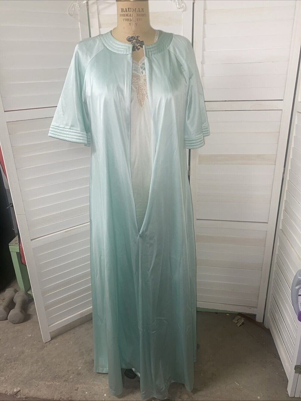 Vintage 2 Piece Vanity Fair Nightgown Peignoir Robe Set Nylon Mint Green Small